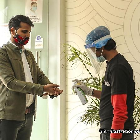 Collection O 76248 Hotel D Crown New Delhi Ngoại thất bức ảnh