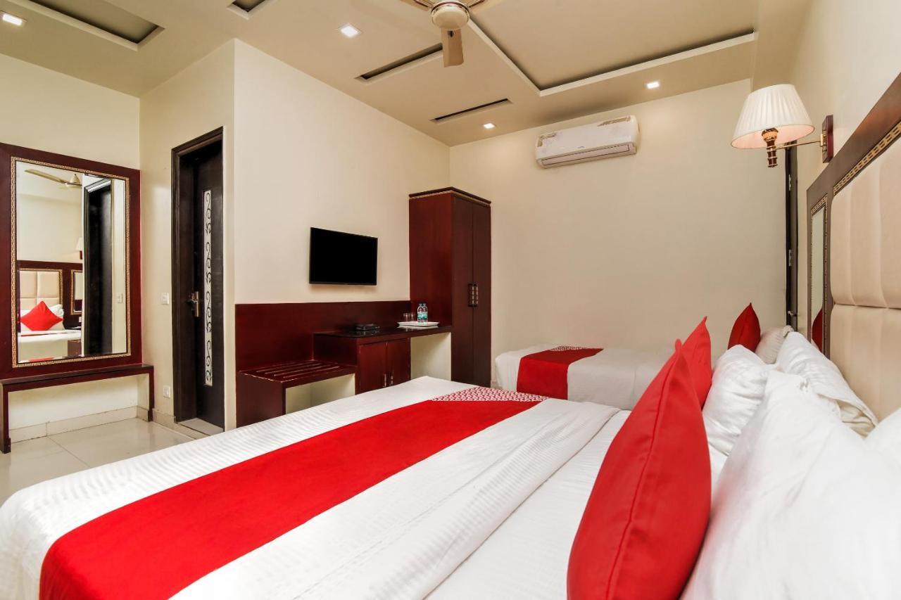 Collection O 76248 Hotel D Crown New Delhi Ngoại thất bức ảnh