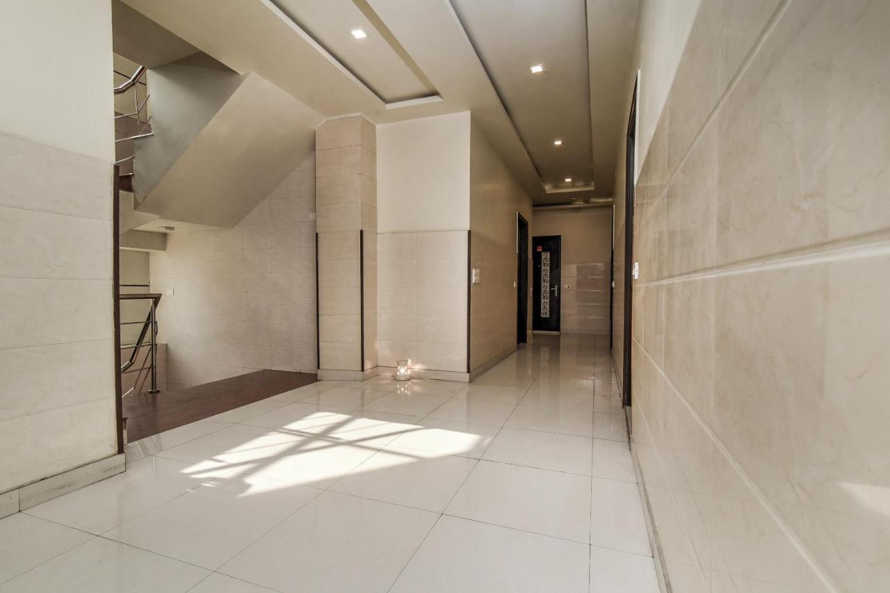 Collection O 76248 Hotel D Crown New Delhi Ngoại thất bức ảnh