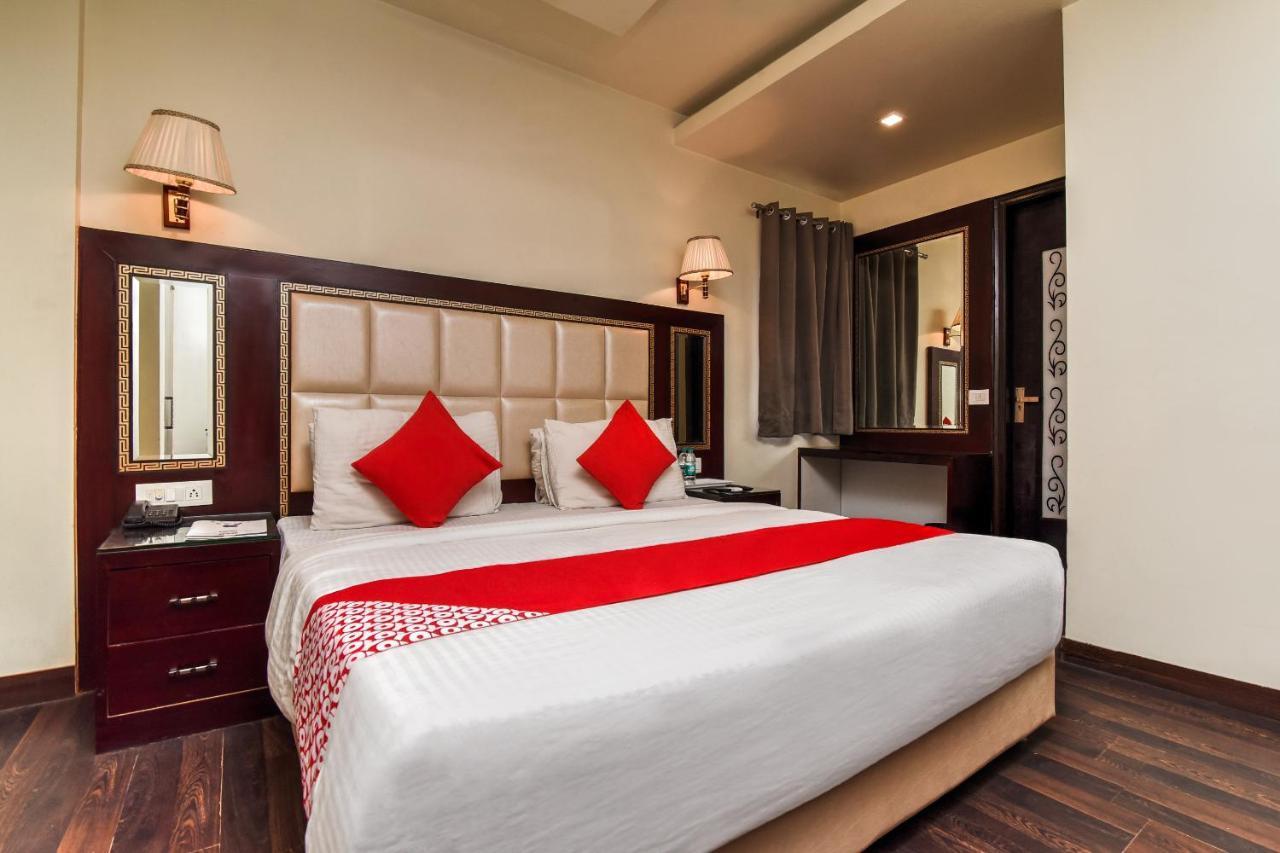Collection O 76248 Hotel D Crown New Delhi Ngoại thất bức ảnh