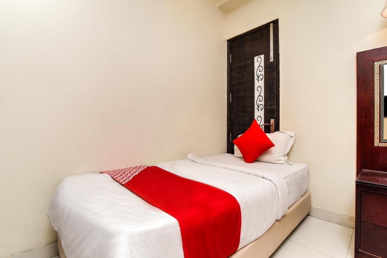 Collection O 76248 Hotel D Crown New Delhi Ngoại thất bức ảnh