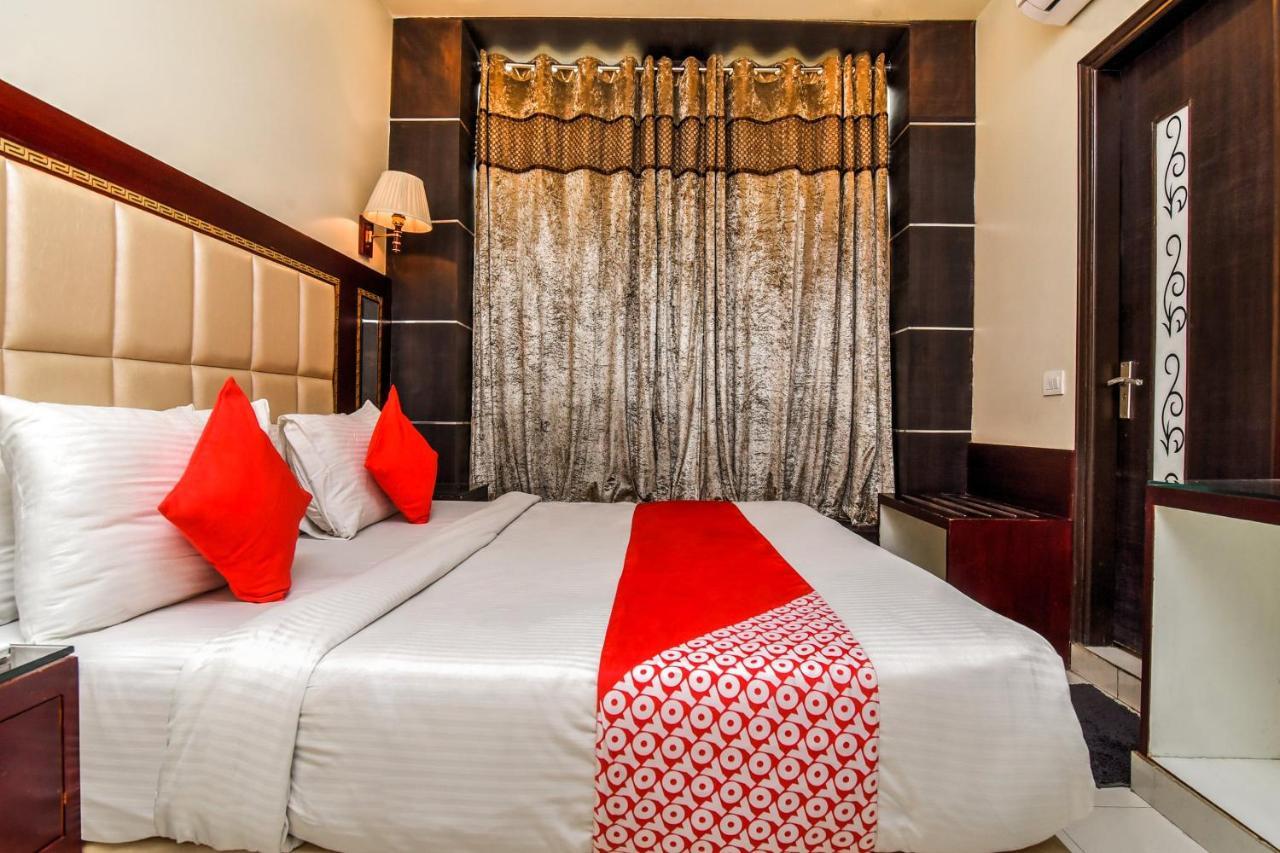 Collection O 76248 Hotel D Crown New Delhi Ngoại thất bức ảnh