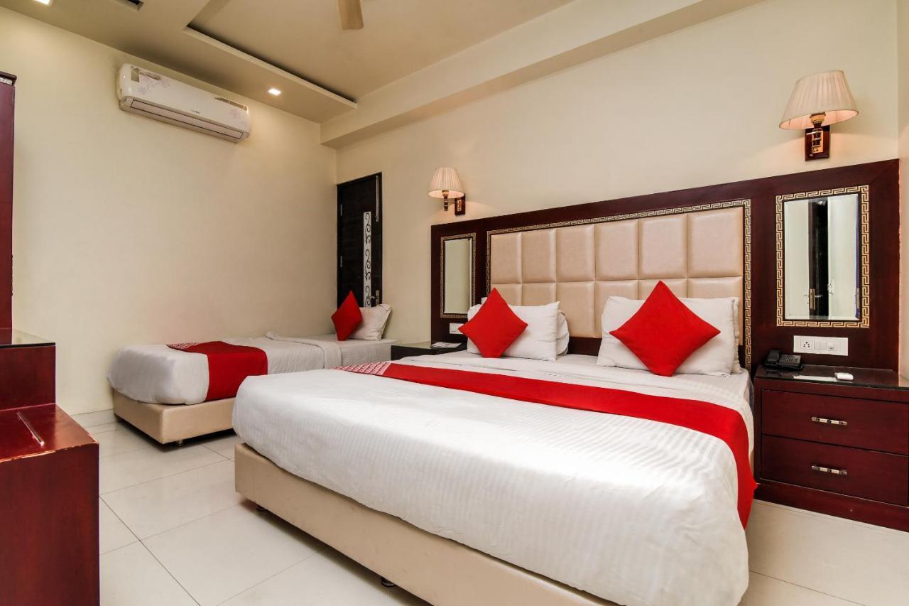 Collection O 76248 Hotel D Crown New Delhi Ngoại thất bức ảnh