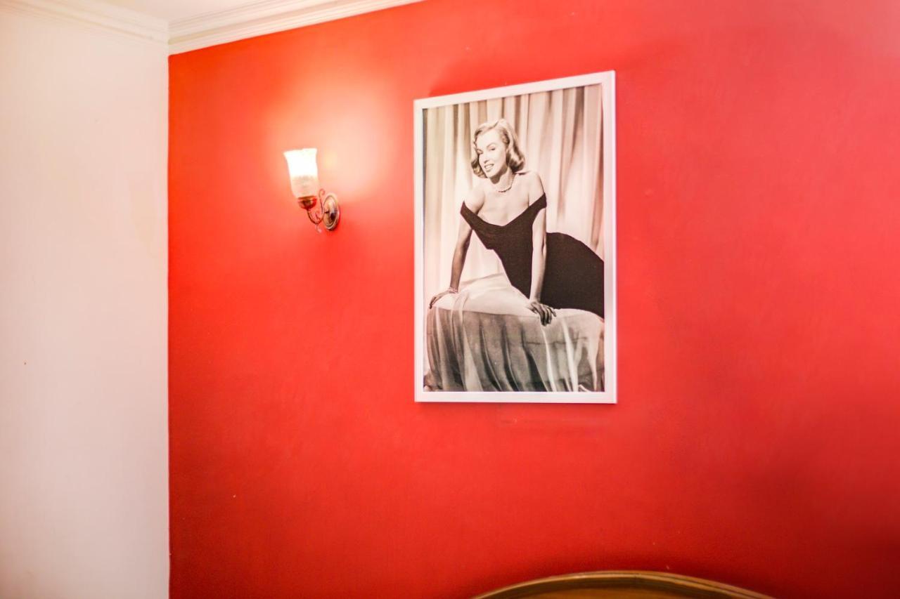 Collection O 76248 Hotel D Crown New Delhi Ngoại thất bức ảnh