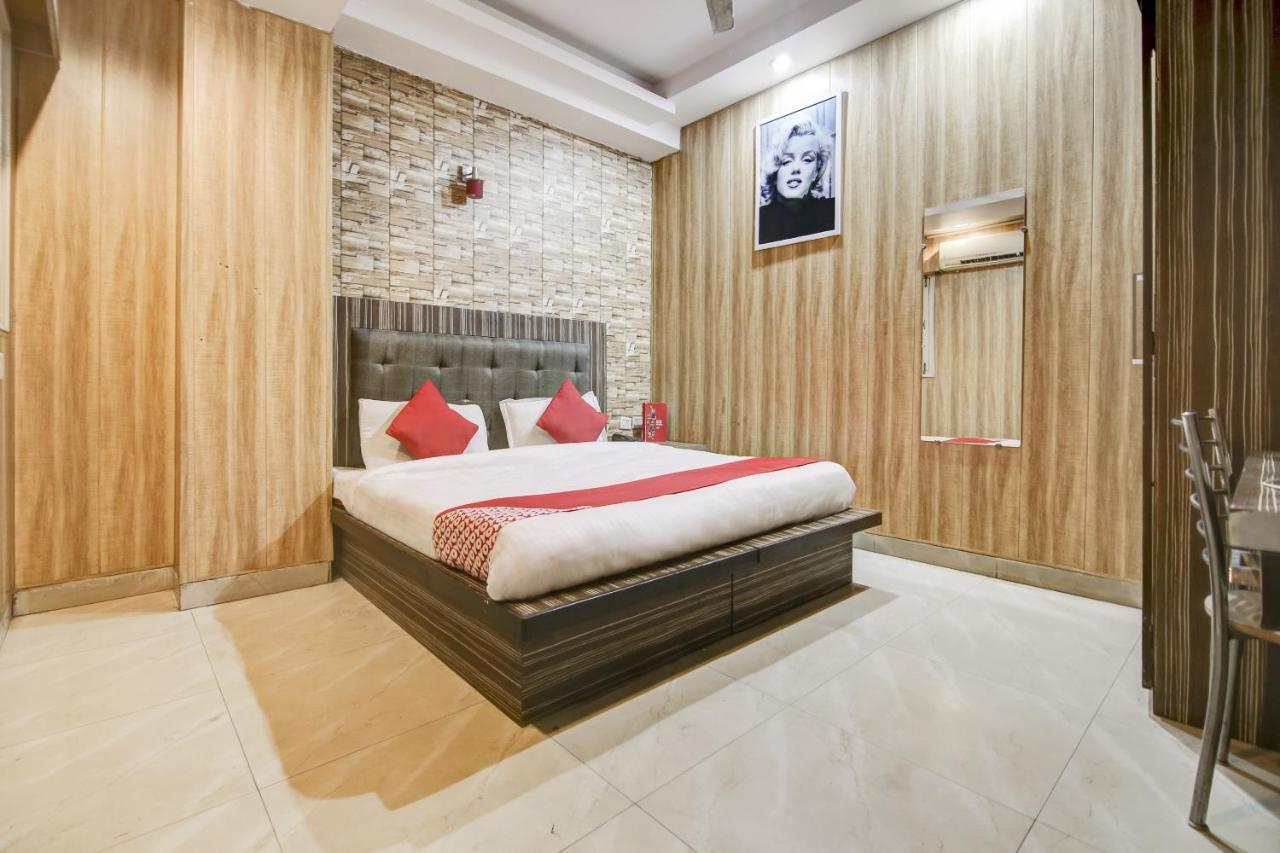 Collection O 76248 Hotel D Crown New Delhi Ngoại thất bức ảnh