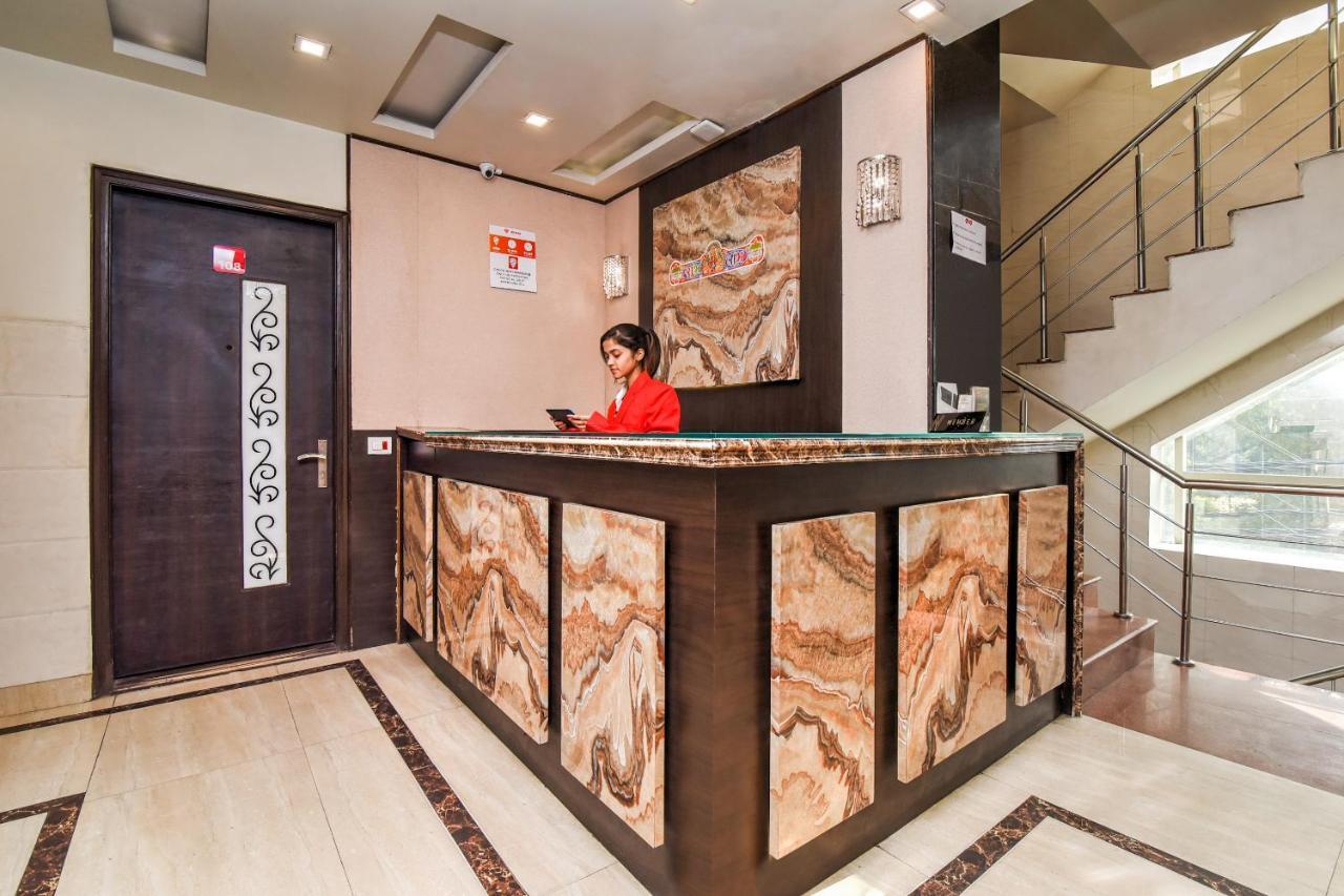 Collection O 76248 Hotel D Crown New Delhi Ngoại thất bức ảnh