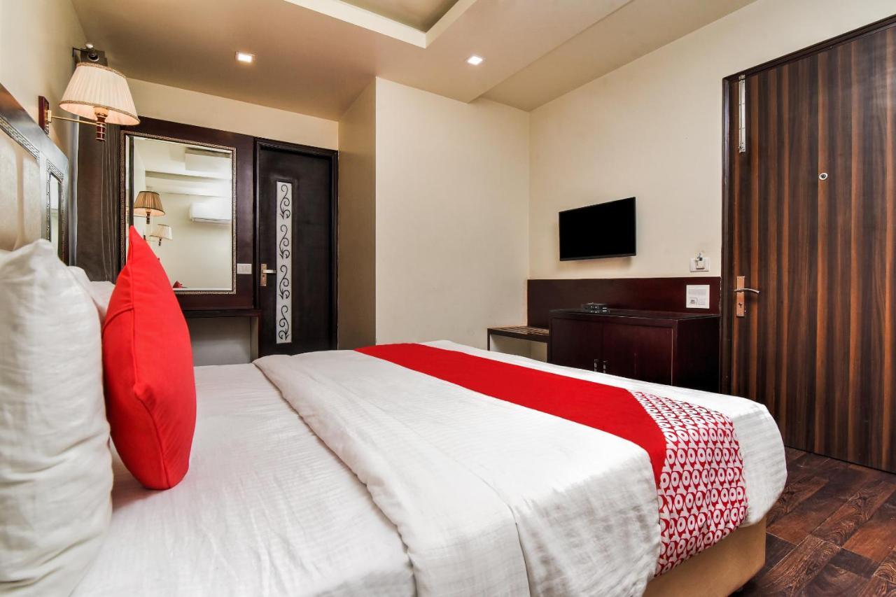 Collection O 76248 Hotel D Crown New Delhi Ngoại thất bức ảnh