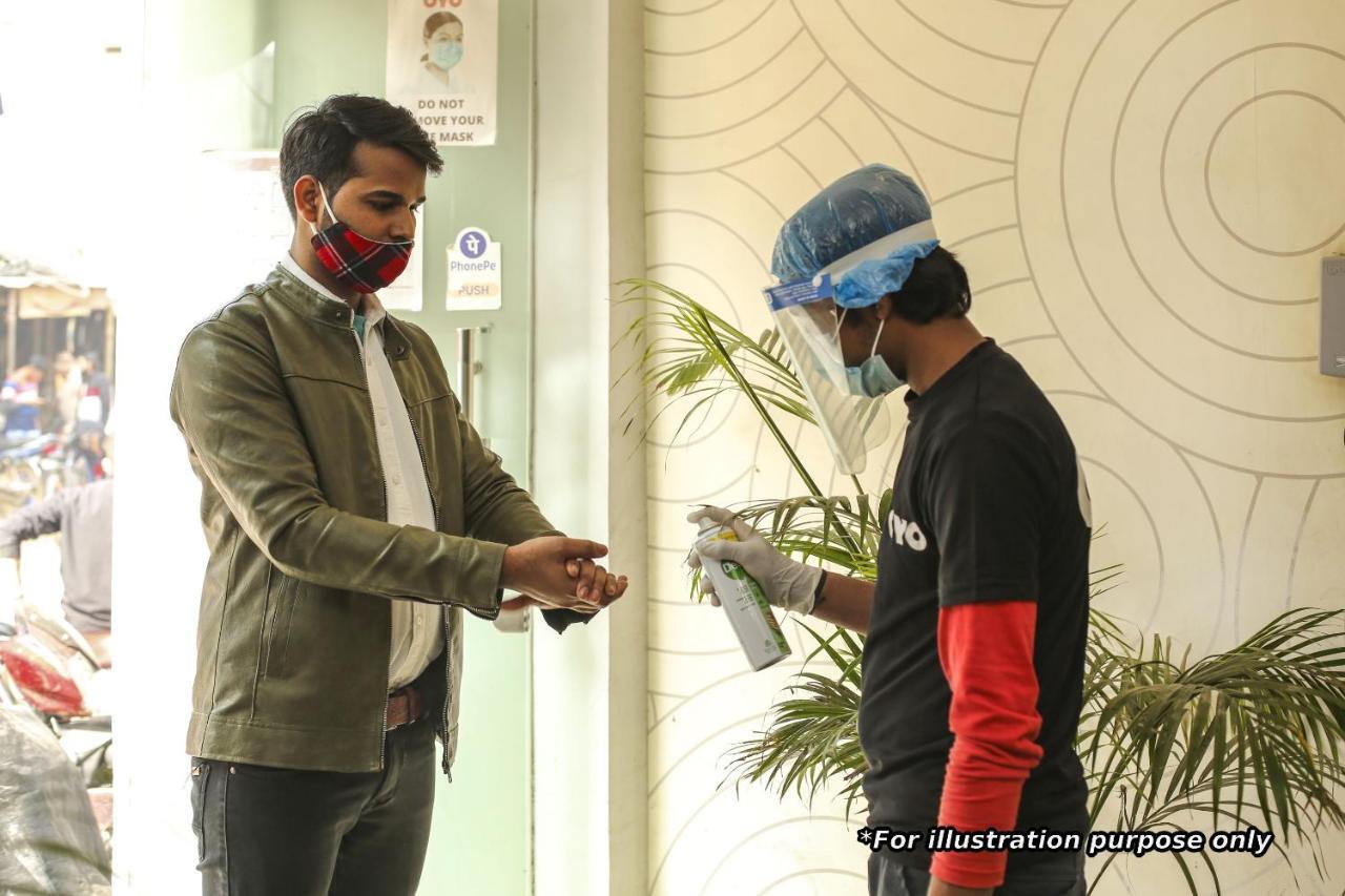 Collection O 76248 Hotel D Crown New Delhi Ngoại thất bức ảnh