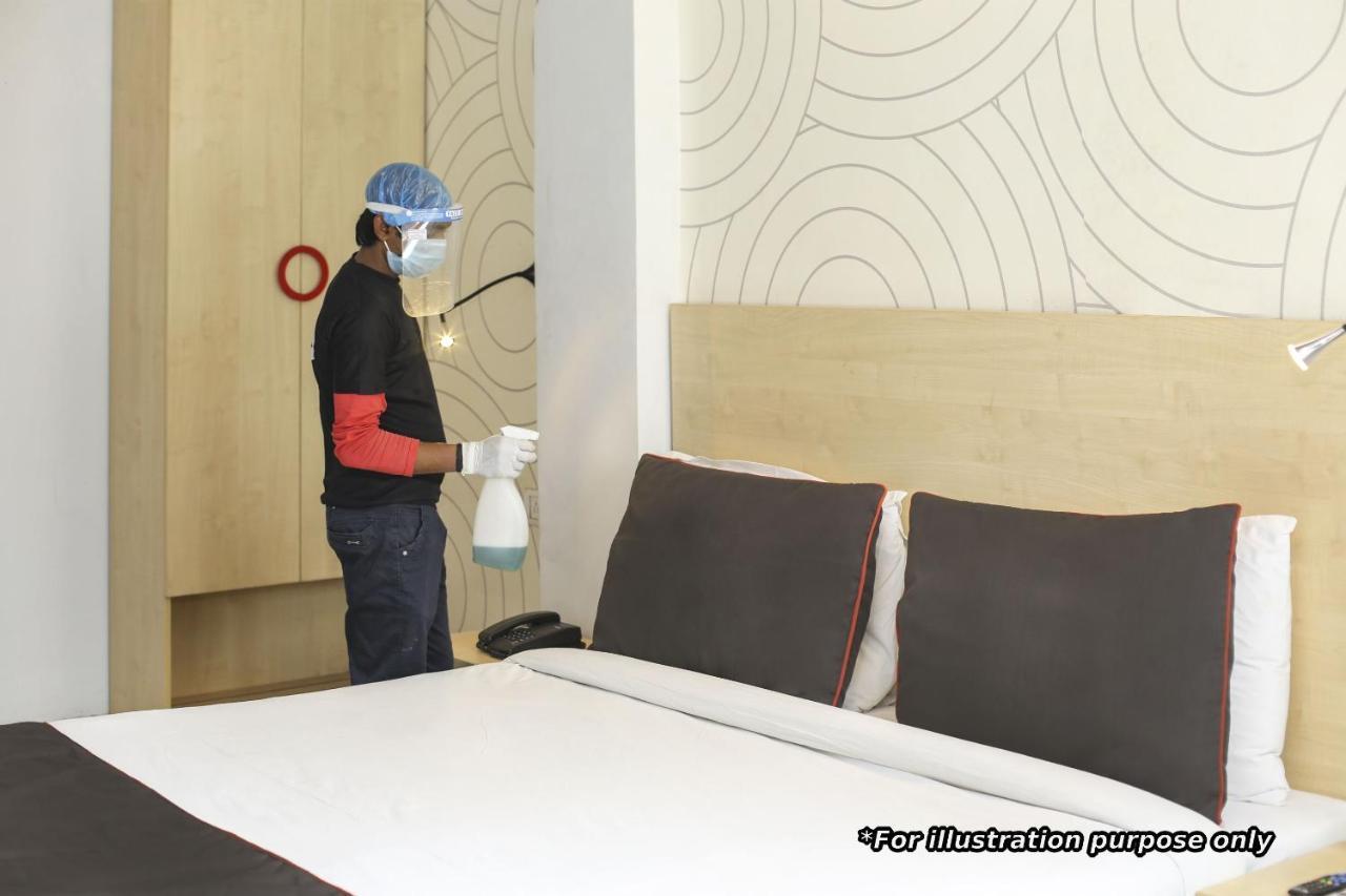 Collection O 76248 Hotel D Crown New Delhi Ngoại thất bức ảnh